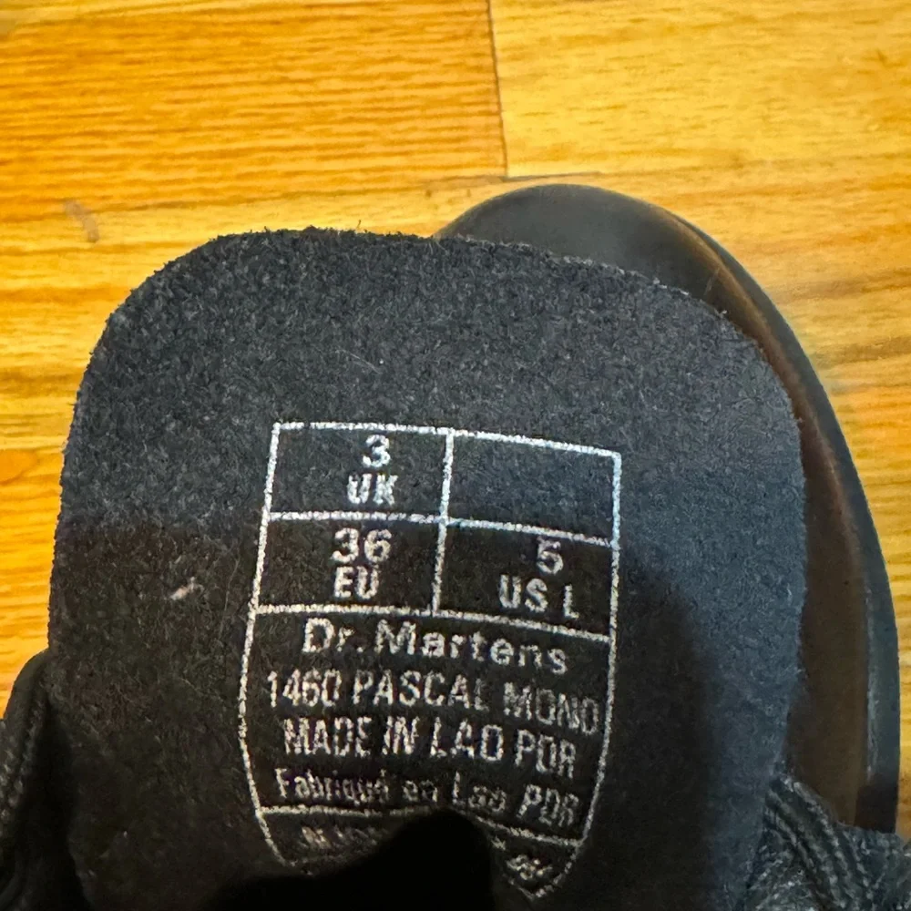 ALL BLACK Dr Martens Pascal mono 🥾